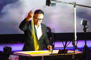 NHỮNG NGHỆ SĨ BIỂU DIỄN TRANH CÁT HÀNG ĐẦU VIỆT NAM 