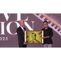 Nước mắt đã rơi ngay trên sân khấu – Tranh cát động kể về cuộc đời Chủ tịch Dan On Foods